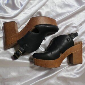 White Mountain FootBED platform heel sandals